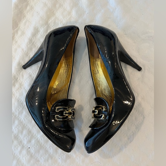 COACH women’s patent leather heels, enamel detail logo - Picture 3 of 4
